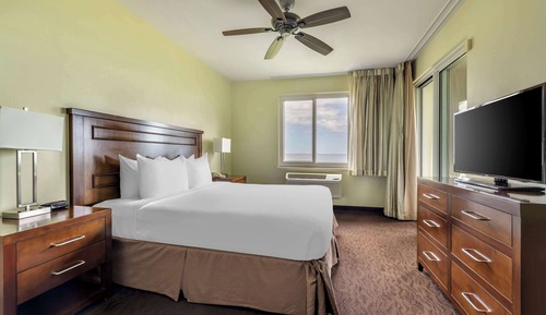 2 BEDROOM OCEANFRONT 1 KG 2 TWNS OR 1QN SUITE