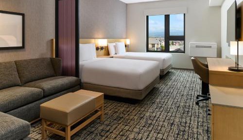 Queen Room with Two Queen Beds - High Floor