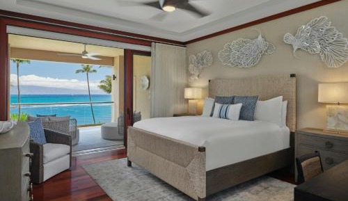 Three-Bedroom Grand Den Suite with Ocean View