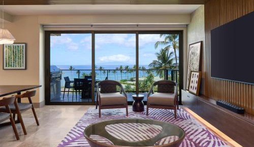 Three-Bedroom Ilikai Villa with Ocean View, One Bunk Bed, and Two King Beds