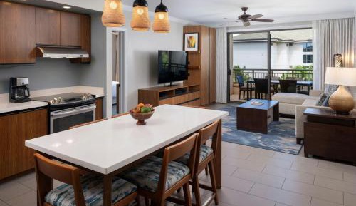 One-Bedroom Villa with Balcony and Resort View