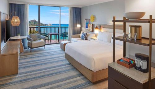 King Room with High Floor Ocean Front View and Roll-In Shower - Mobility Accessible