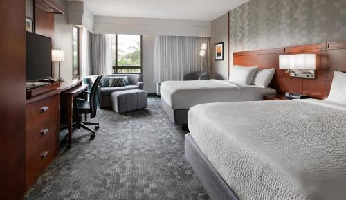 Deluxe Queen Room with Two Queen Beds with Sofabed