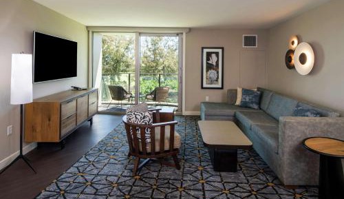 One-Bedroom King Suite Plus with Sofa Bed - Resort View
