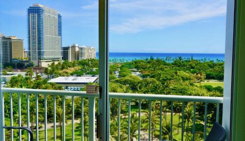 Gold Ocean View King
