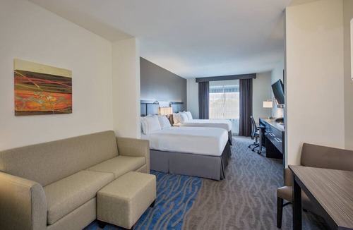 Historic Kailua Village Hotel | Holiday Inn Express Hotel & Suites Kailua-Kona by IHG