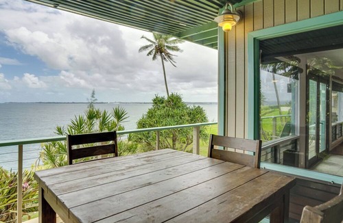 Hilo Cottage | Hilo Home w/Private Deck + Stunning Ocean Views!