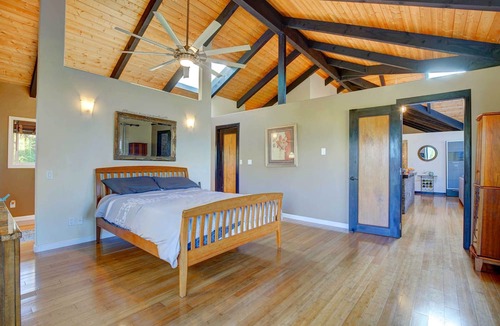 Kalaoa Cottage | Kailua-kona House w/Balcony & Ocean Views!