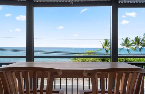Historic Kailua Village Condo | Kona Alii Oceanview Pool Shops & Restaurants
