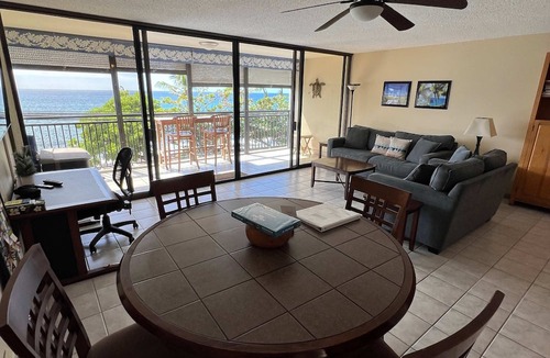 Historic Kailua Village Condo | Kona Alii Oceanview Pool Shops & Restaurants