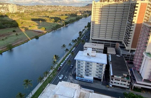 Diamond Head - Kapahulu - St. Louis Condo | Lovely Studio with Million Dollar View of Waikiki and close to everything!