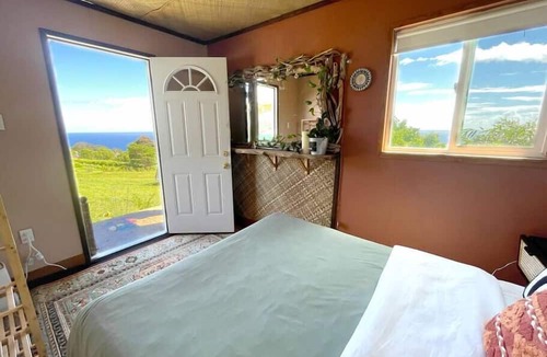 Papaaloa Cabin | Sunrise Farm Retreat Cabin - Farm Stay Hawaii