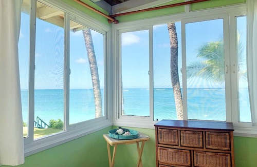Punaluu Cottage | Breathtaking Ocean Views Beach Cottage