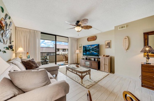 Kahaluu Bay Hotel | Big Island White Sands Village by Coldwell Banker Island Vacations