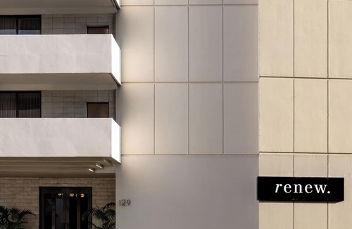 Waikiki Hotel | Hotel Renew