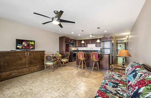 Historic Kailua Village Condo | Cozy Oceanview Unit w/AC & Shared Pool in the Heart of Kona Town: Kalanikai 306