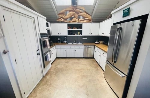 Kaanapali Cottage | A unique dolphin cabin in Kaanapali!