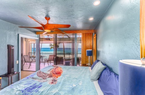 Kailua-Kona Condo | Kona Bali Kai 317 - Oceanfront 2 Bedroom Condo by RedAwning