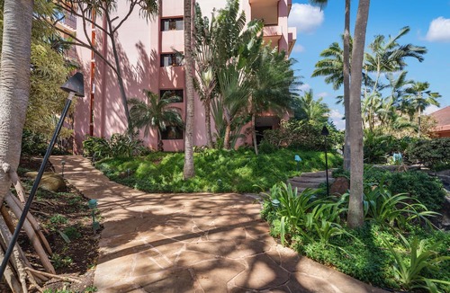 Kahana Hotel | Petite Retreat at Kahana Falls