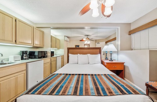 Kahana Hotel | Petite Retreat at Kahana Falls