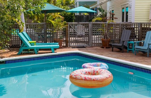 Old Town Apartment | Sunnyside Up by Brightwild Pool Parking