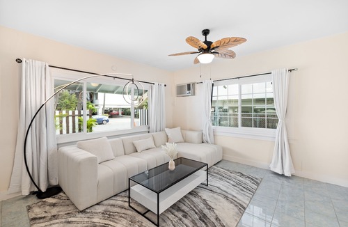McCully - Moiliili House | Charming 4BR/2BA Hawaii House - Ideal for Families, Close to Attractions