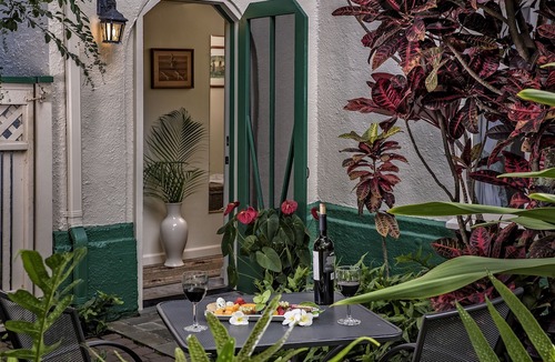 Wailuku Bed & Breakfast | The Old Wailuku Inn at Ulupono