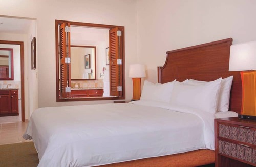 Ko Olina Condo | Marriott Ko Olina Beach Club - On The Beach- Family Friendly - Mountain View