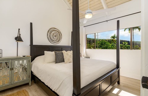 Keauhou House | Upscale comfort at Punahele B304, looking at the Pacific ocean beyond the Kona Golf Course