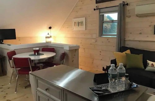 Shaftsbury House | Peaceful getaway at birds of a feather