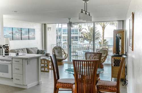 Maili Condo | Beachfront Condo