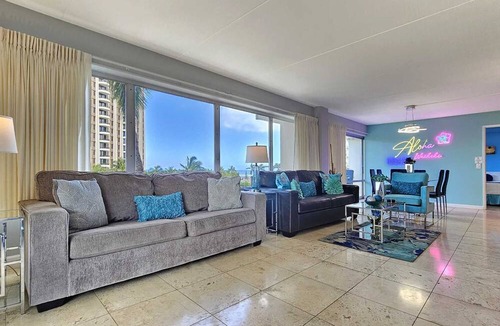 Waikiki Condo | Ilikai 426 2 Bedroom Ocean/Pool Views - 1 K, 2 Full and 2 Q Sofa Beds