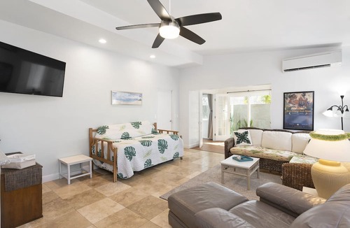 Coconut Grove Apartment | Stylish 1BR Apartment with AC, Full Kitchen & W/D - Just Steps to the Beach