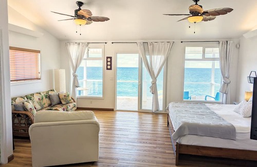 Keaau House | Ocean FRONT Home - Whale Watching Starts Nov-May! BOOK NOW!