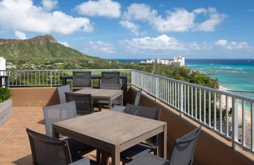 Waikiki Hotel | Your Relaxing Getaway Awaits! 4 Family-friendly Units, Beachfront Property