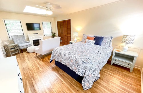 Honalo House | Beachside Cottage surrounded by coffee trees but minutes from the beaches