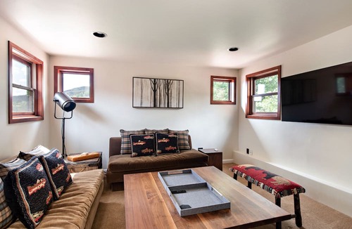 Basalt House | Historic Log Cabin- Downtown Basalt, Aspen Skiing Nearby, Gold Medal Fishing