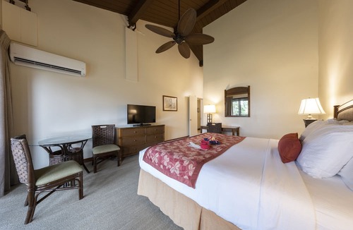 Princeville Hotel | Award Winning Hanalei Bay Resort with Acclaimed Tennis | 4 Spacious Units | Pool