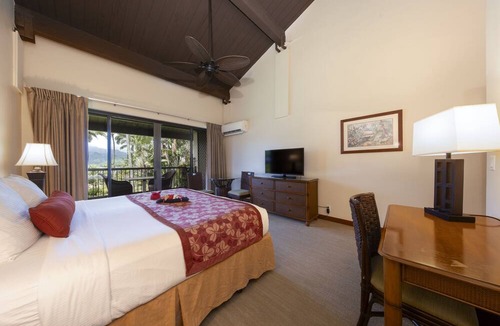 Princeville Hotel | Award Winning Hanalei Bay Resort with Acclaimed Tennis | 4 Spacious Units | Pool