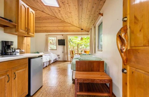 Volcano Cabin | Family Getaway in Volcano sleeps 4