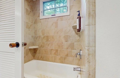 Maunaloa House | Beautiful oceanfront condo with lanai, pool, beach access, & washer/dryer