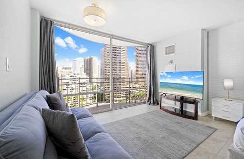 Waikiki Apartment | Prime Waikiki Stay – Steps to the Beach & Dining!