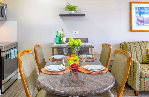 Waikiki Apartment | High floor hideaway w/lanai near the beach