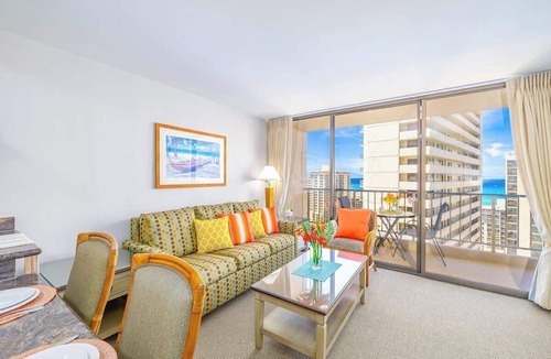 Waikiki Apartment | High floor hideaway w/lanai near the beach