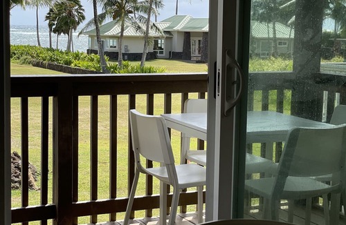 Hauula House | Exotic Oceanfront 5 bedroom 3 bathroom house w/AC