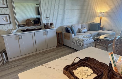 Punaluu Condo | Island Life Retreat-Ocean Front-Beach Access