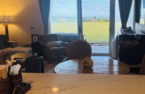 Punaluu Condo | Island Life Retreat-Ocean Front-Beach Access