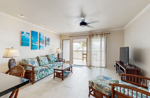 Ualapue Condo | Beautiful, Third-Floor, Oceanfront Condo w/Water Views, Shared Pool, Free WiFi