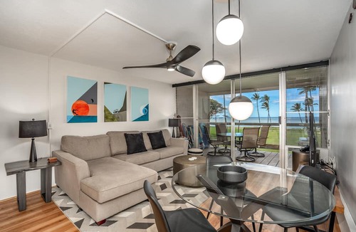 Kihei Condo | Leinaala Oceanfront #304 Oceanfront Condo with Panoramic Ocean Views! A/C
