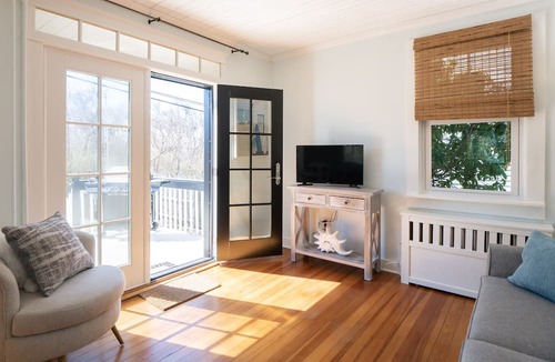 Newport East House | WALK to BEACH/CLIFF WALK! FANTASTIC Location! July OPENING! Fenced yard! Pets!